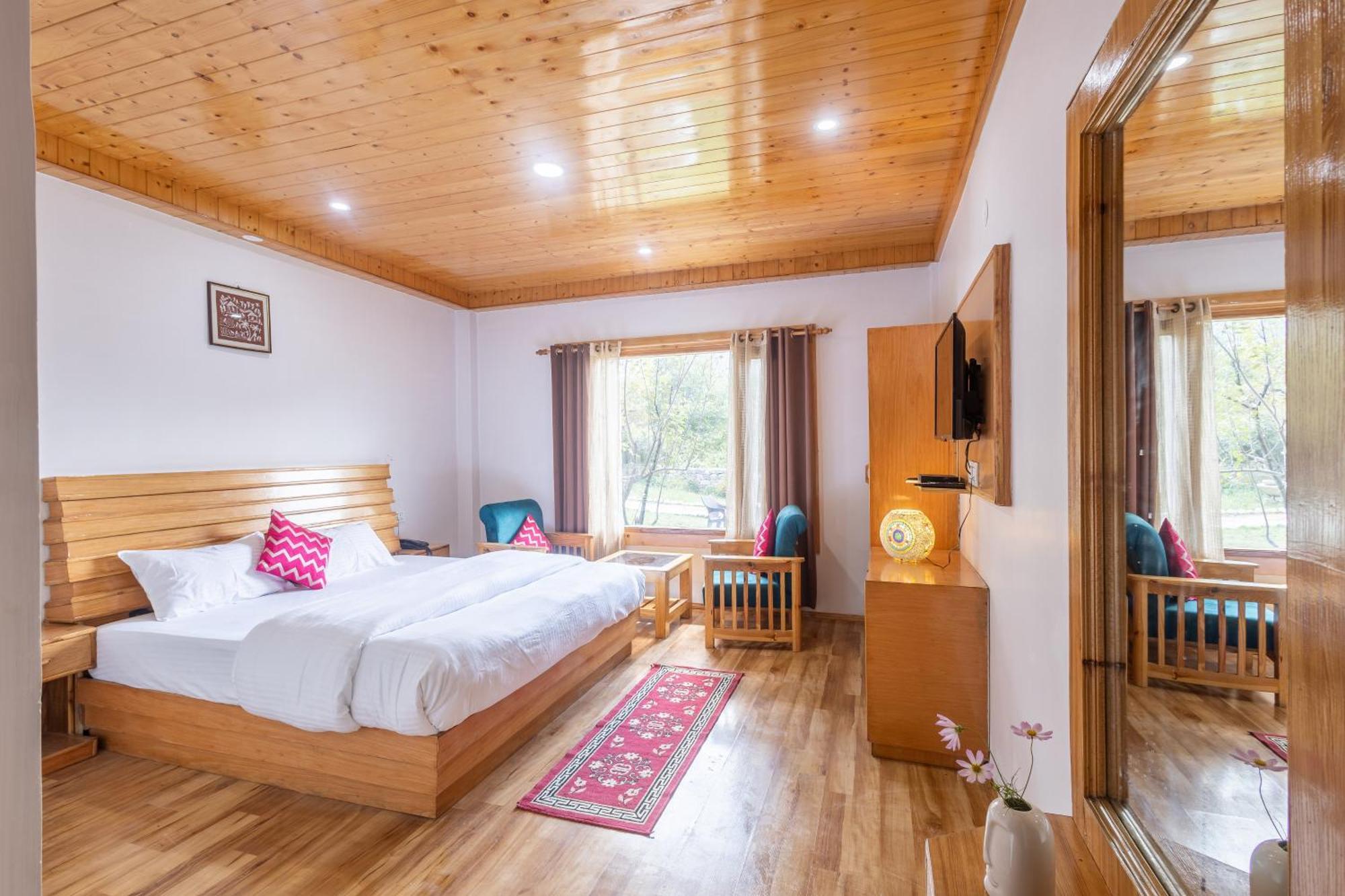 Aroha Residency- A Countryside Resort Manāli Kültér fotó